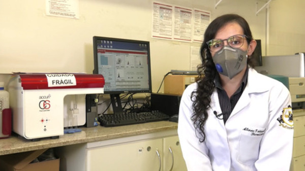 Alinne Tatiane Faria Silva, bolsista de doutorado pela CAPES no Programa de Pós-Graduação de Genética e Bioquímica da UFU